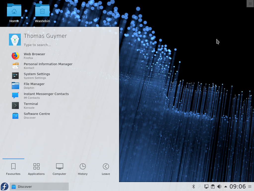 KDE Desktop with Discover entry in the Start Menu